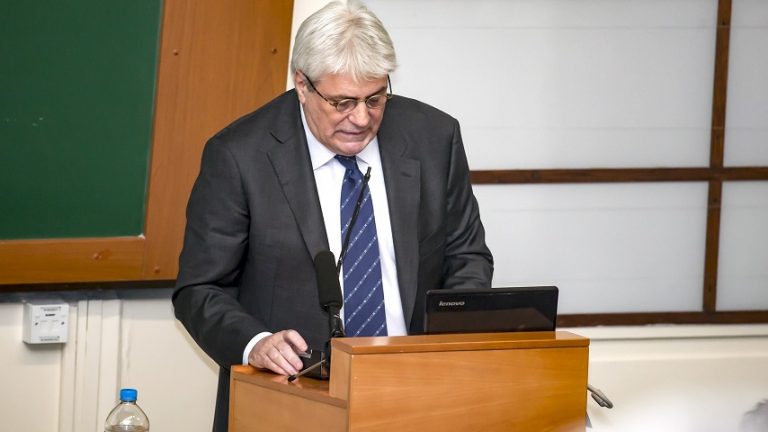 24Οκτ2018 –  Μάθε τι παίζει – Ανδρέας Καραμπίνης