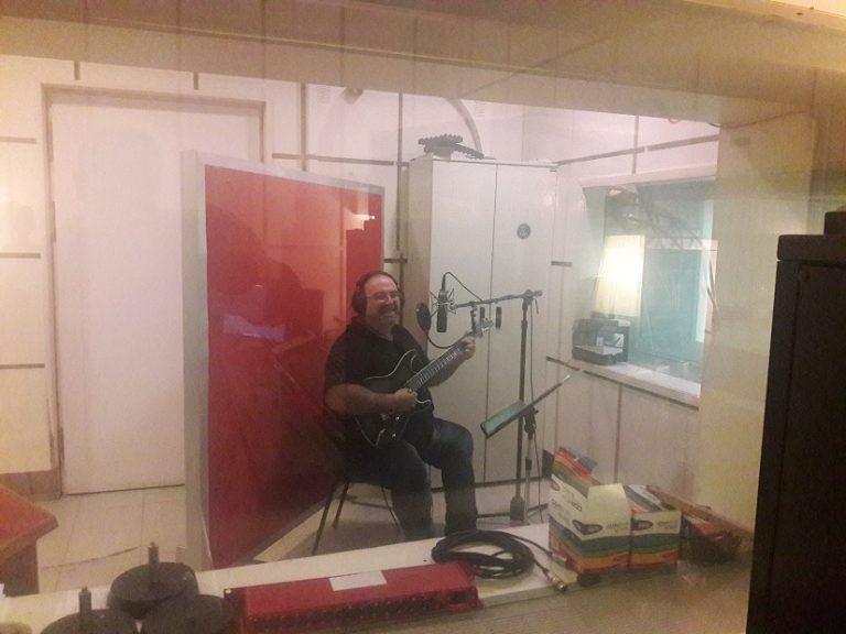 «Ert sessions by: Ροκ Συναναστροφές» 23 Νοεμβρίου o Αντώνης Βάμβουκας Δεύτερο Πρόγραμμα της Ελληνικής Ραδιοφωνίας