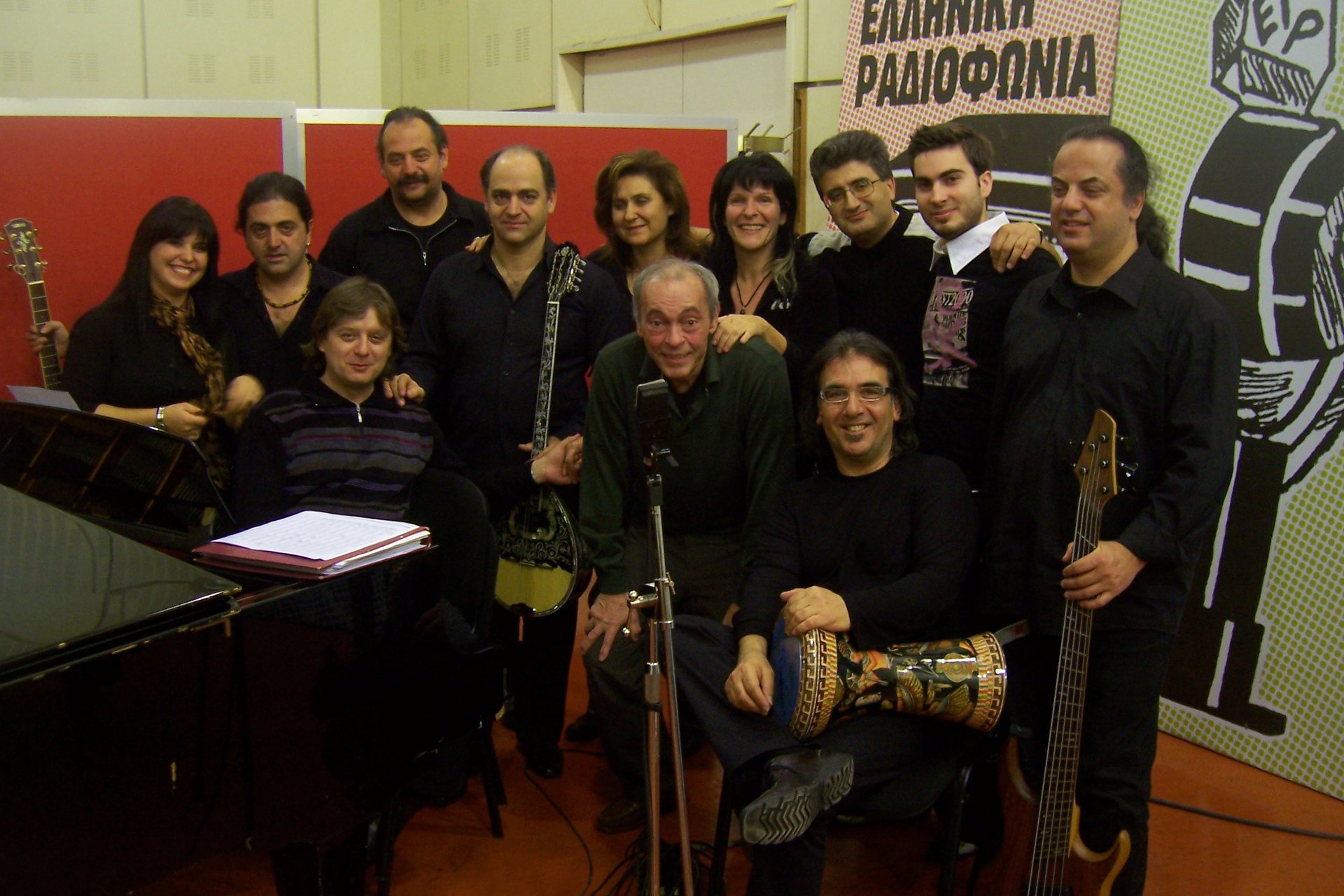 «Ησυχία Γράφουμε»(από το αρχείο της εκπομπής)Σάββατο 15 Φεβρουαρίου 2020- Ο Μανώλης Καραντίνης παίζει και τραγουδά Τόλη Βοσκόπουλο. Τραγουδούν επίσης ο Νίκος Δημητράτος, η Σοφία Βόσσου, ο Θάνος Ολύμπιος και η Τζίνα Αργυρίου
