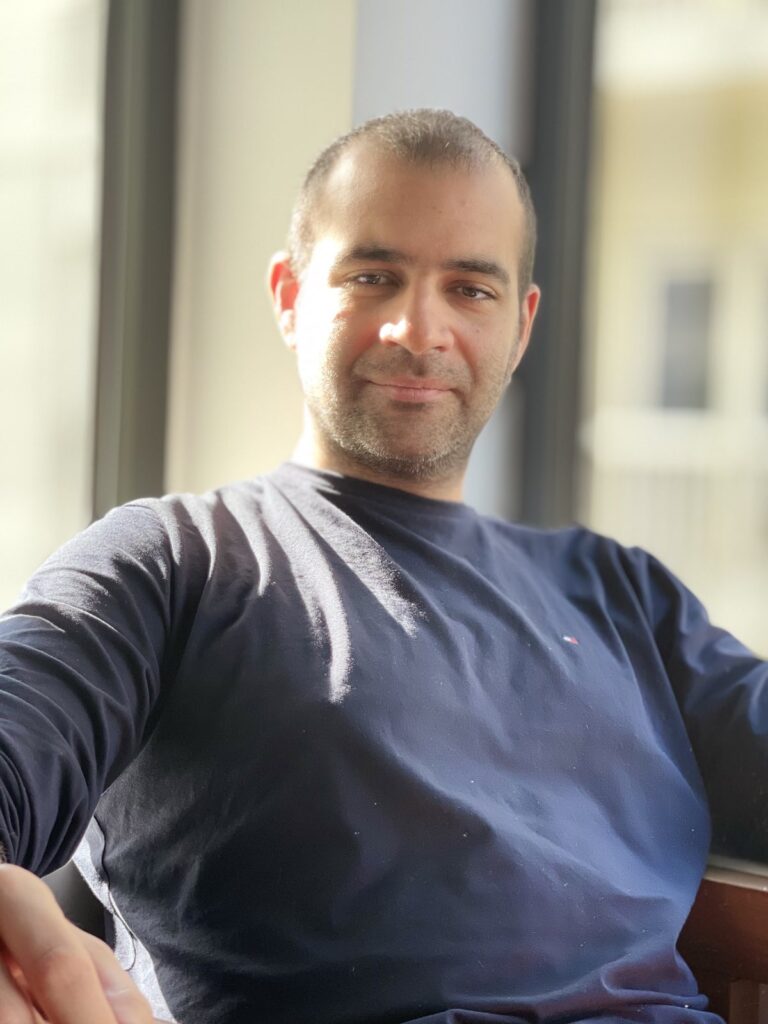 Ο ειδικευόμενος καρδιολόγος του Ιπποκρατείου Αθηνών  Γιάννης Δουνδουλάκης στον 102FM | «Φωνές πίσω από τη μάσκα» | 17.11.2022