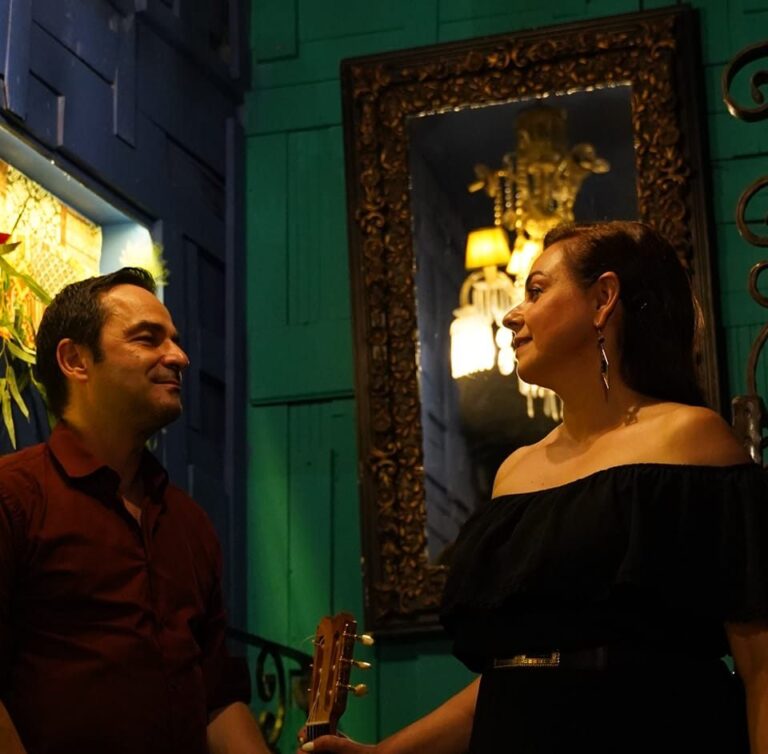Το μουσικό ντουέτο Yeoryia & Alexis στις “Φωνές και μουσικές” |07-12-22