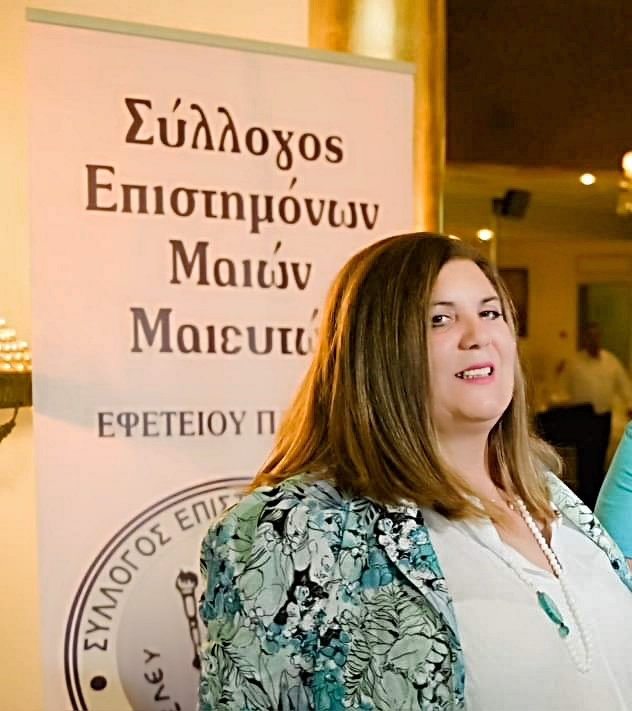 Η πρόεδρος του συλλόγου επιστημόνων μαιών Πάτρας, Μαρία Κιούρτη στον 102FM | «Φωνές πίσω από τη μάσκα» | 08.12.2022