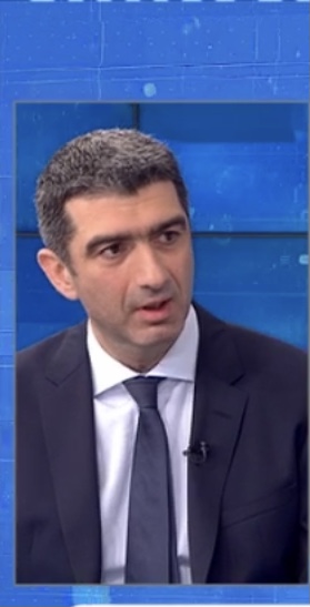 Ο λοιμωξιολόγος διευθυντής ΕΣΥ του ΑΧΕΠΑ, Θεόφιλος Χρυσανθίδης. στον 102FM | «Φωνές πίσω από τη μάσκα» | 18.09.2023