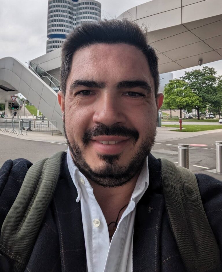 Ο νευρολόγος από το νοσοκομείο Παπανικολάου, Γαλακτίωνας Κωνσταντινίδης στον 102FM | «Φωνές πίσω από τη μάσκα» | 28.09.2023