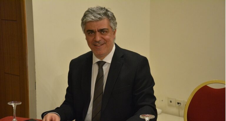 Ο καθηγητής παθολογίας του ΑΠΘ και διευθυντής της Α’ Προπαιδευτικής Παθολογικής Κλινικής του νοσοκομείου ΑΧΕΠΑ, Χρήστος Σαββόπουλος στον 102FM | «Φωνές πίσω από τη μάσκα» | 12.10.2023