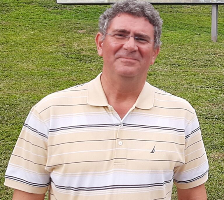 Ο κτηνίατρος προϊστάμενος του τμήματος υγείας ζωών της διεύθυνσης κτηνιατρικής Θεσσαλονίκης Βαγγέλης Τσιαμάδης, στον 102FM | «Φωνές πίσω από τη μάσκα» | 09.11.2023