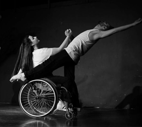 Χορεύοντας σε αμαξίδιο | Η Βερόνικα Σγαρδέλη στην εκπομπή ”Ώρα Ελλάδας” | 20.11.2023