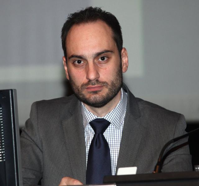 Ο επίκουρος καθηγητής οικονομικών της υγείας από το πανεπιστήμιο Δ. Αττικής, Κωνσταντίνος Αθανασάκης, στον 102FM | «Φωνές πίσω από τη μάσκα» | 04.12.2023