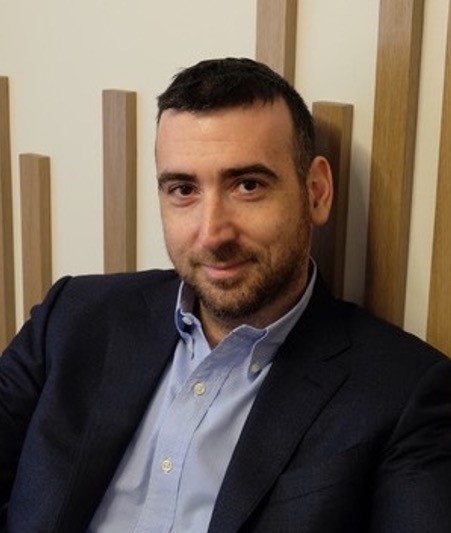 O ακαδημαϊκός υπότροφος της Β΄ παν/μιακής ορθοπεδικής κλινικής ΑΠΘ, Θεοφύλακτος Κυριακίδης, στον 102FM | «Φωνές πίσω από τη μάσκα» | 11.12.2023