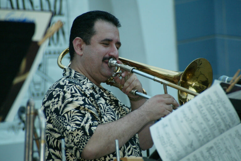Ο μουσικός Δημήτριος Καστάρης (‘El Griego Rumbero’) στις “Φωνές και Μουσικές!” | 05.02.2024, 18:00