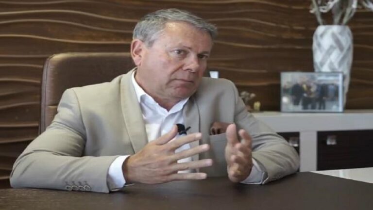 O Πρόεδρος Τουριστικών Πρακτόρων και Ταξιδιωτικών Γραφείων Κρήτης Μιχάλης Βλατάκης, στον 102FM | «Εδώ και Τώρα» | 04.06.2024