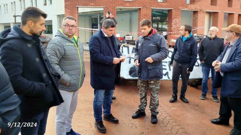 Ο Εκπρόσωπος της Ομάδας Παραγωγών Ροδακίνων Πέλλας Χρήστος Τσαρτσαράκης, στον 102FM | «Εδώ και Τώρα» | 09.12.2024