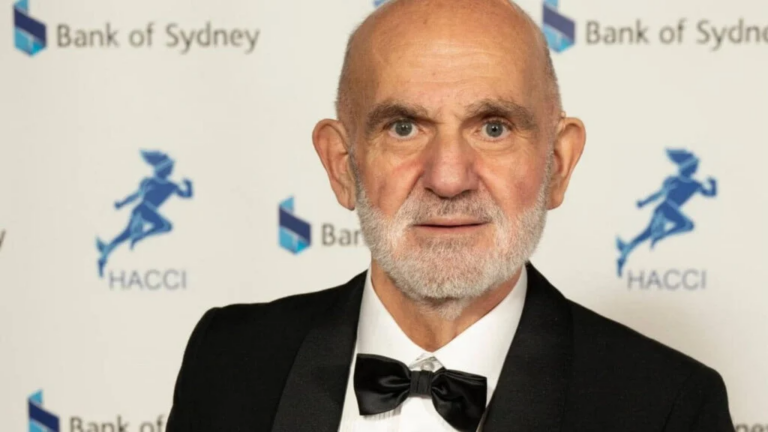 Ο δημιουργός του “Μιλάμε ελληνικά τον Μάρτιο” στις “κουβέντες μακρινές” | 18.03.25