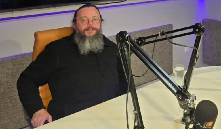 O Εκπρόσωπος Τύπου της Μονής της Αγίας Αικατερίνης του Σινά Αρχιμανδρίτης Πορφύριος Φραγκάκος, στον 102FM | «Αίθουσα Σύνταξης» | 30.05.2025