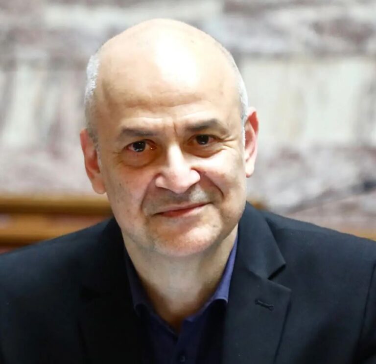 Αλέξανδρος Καζαμίας: Από την Αίγυπτο στο Λονδίνο κι από εκεί στα έδρανα της βουλής