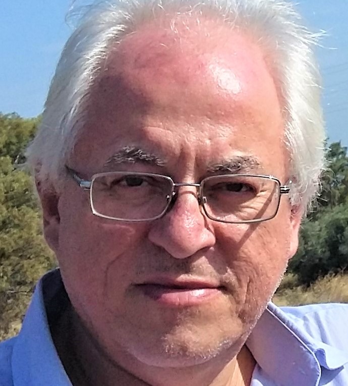 Ο Κοσμήτορας της Νομικής Σχολής του  Α.Π.Θ. Παναγιώτης  Γκλαβίνης, στον 102FM | «Εδώ και Τώρα» | 11.09.2025