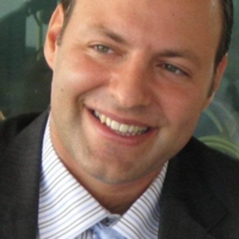 Ο Μάνος Παπάζογλου για Μ. Ανατολή και Γαλλία στην εκπομπή “Η Παγκόσμια Φωνή μας” | 07.10.2025