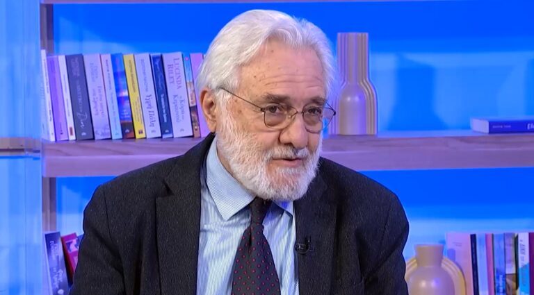 Ο σκηνοθέτης Γιάννης Σμαραγδής, στον 102FM | Η πόλη ξύπνησε |19.12.2025