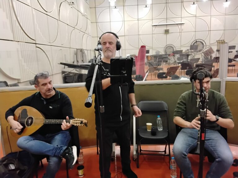 Ο Χρήστος Τζιτζιμίκας μας ταξιδεύει στη μουσική παράδοση της Ηπείρου | 22.12.2025