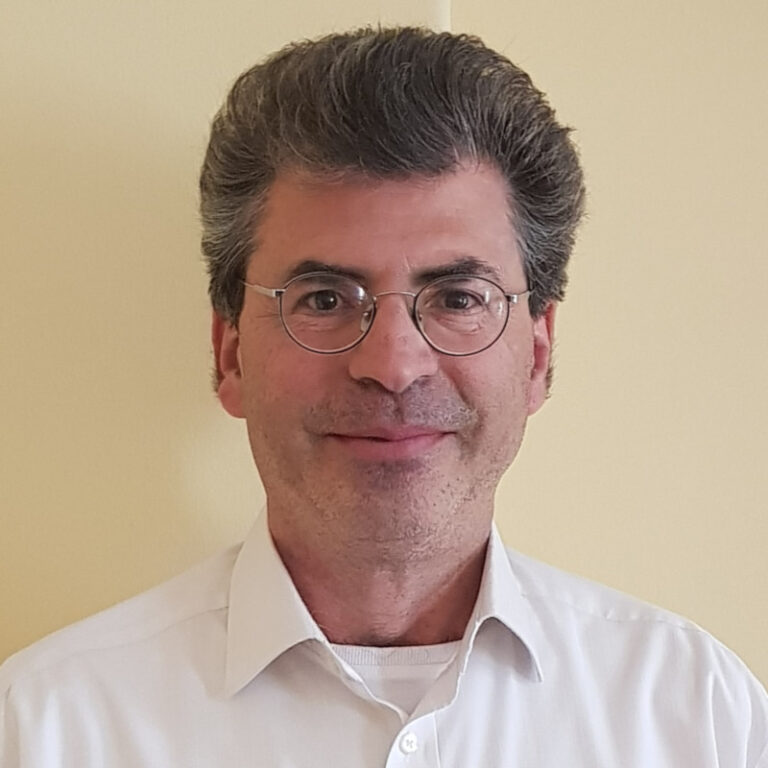 Ο Τάκης Βιδάλης, μέλος της Επιτροπής Βιοηθικής της ΕΕ, στον 102FM | «Ο Μεν και η Δε» | 13.04.2026