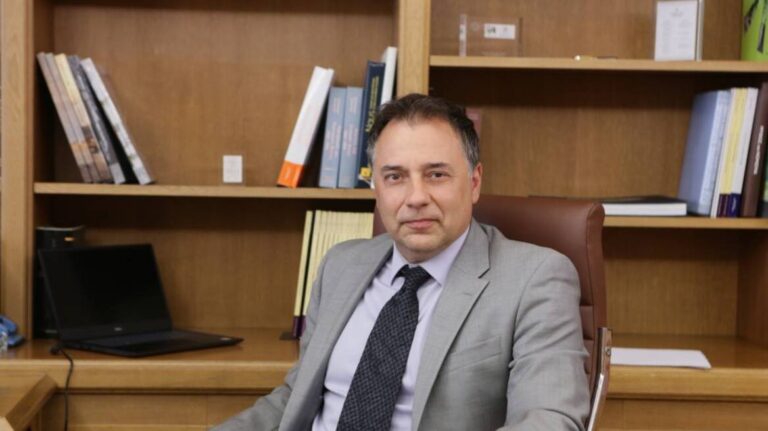Ο Θεόδωρος Πελαγίδης στον 102FM | «Ο Μεν και η Δε» | 08.05.2026