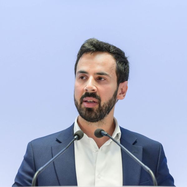 Ο Νίκος Ρωμανός, Διευθυντής Ψηφιακής Επικοινωνίας του πρωθυπουργού, στον 102FM | «Ο Μεν και η Δε» | 14.07.2026