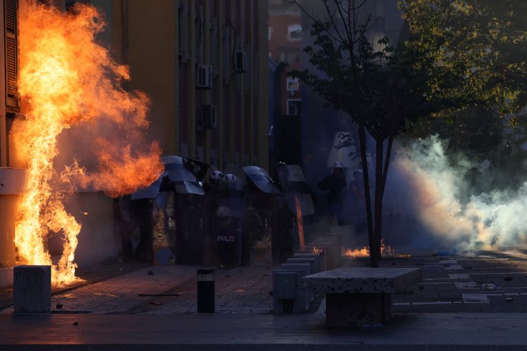 Ο Λέκτορας Πολιτικής Επιστήμης στο Μεσογειακό Πανεπιστήμιο Τιράνων, Κρίτων Κούτσι, στον 102FM | «Ο Μεν και η Δε» | 19.10.2026