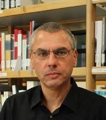 Ο Στράτος Δορδανάς, Αναπληρωτής Καθηγητής Ιστορίας στο Τμήμα Ιστορίας και Αρχαιολογίας του ΑΠΘ, στον 102FM | «Ο Μεν και η Δε» | 28.10.2026