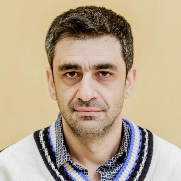 Ο Βασίλης Κούτσιανος, Γενικός γραμματέας Εθνικής Συνομοσπονδίας Ατόμων με Αναπηρία (ΕΣΑΜΕΑ), στον 102FM | «Ο Μεν και η Δε» | 09.10.2026
